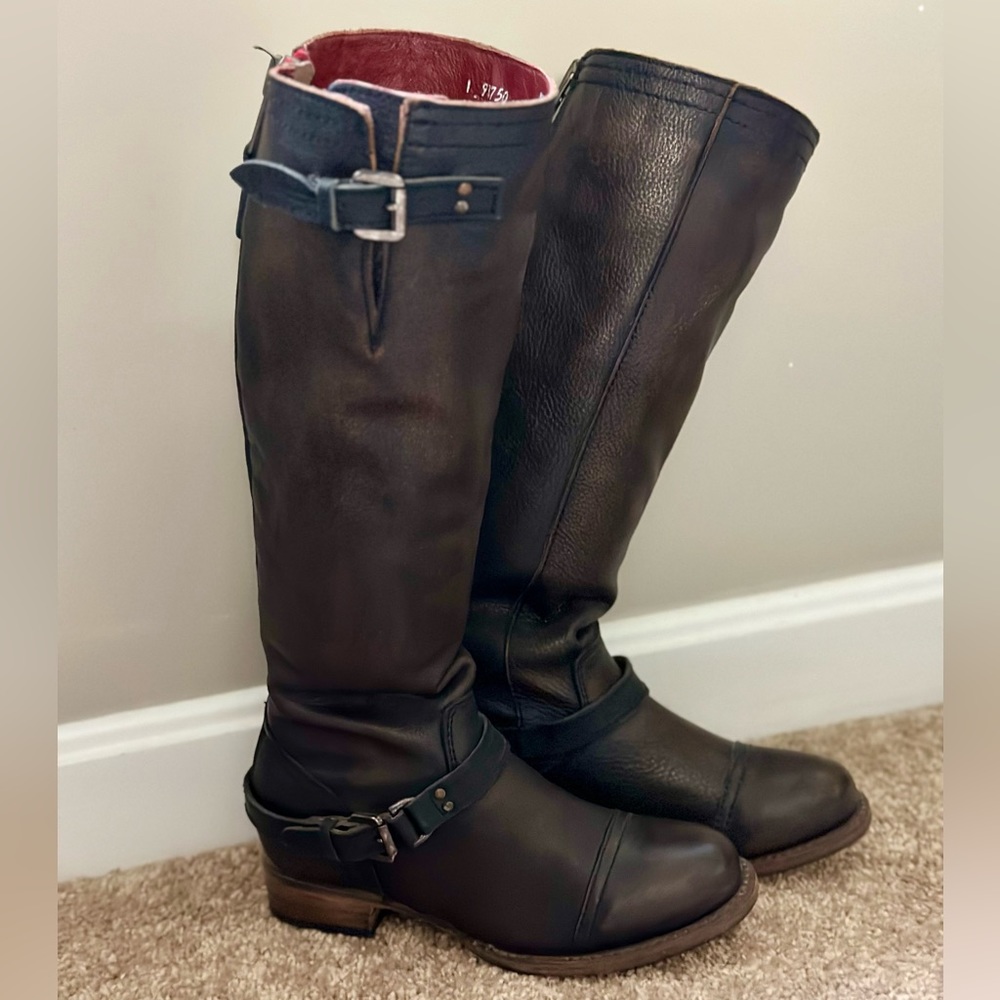 Rodney by Freebird, size 6